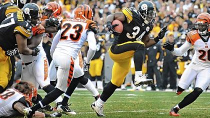 Rashard Mendenhall high steps his way into the end zone against the Bengals Sunday at Heinz Field.