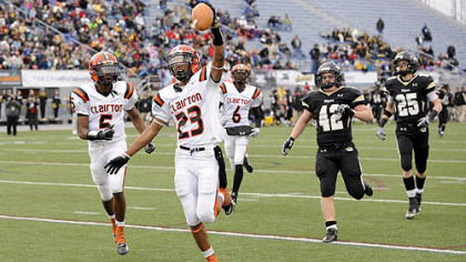 Clairton's Tyler Boyd runs for a touchdown.