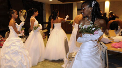 Sarah Evans, right, gets help from Maya Davis with the mirror.