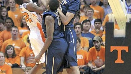 Tennessee's Jordan McRae, left, tries to get a shot over Pitt's Lamar Patterson and Khem Birch, right, in the second half Saturday in Knoxville, Tenn.
