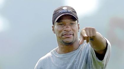 Former Steelers defensive back Darren Perry is a safeties coach for the Green Bay Packers.