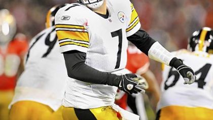 Ben Roethlisberger loses a high snap late in the fourth quarter against the 49ers Monday in San Francisco.