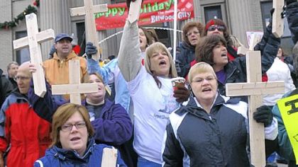 Hymns are sung on the steps of the Ellwood City Municipal Building on Friday during a community demonstration in favor of the borough's creche.