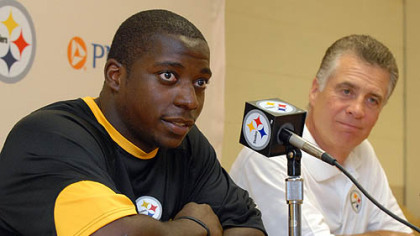 Steelers running back Rashard Mendenhall and Art Rooney II at the 2008 training camp.