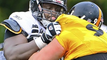 Offensive tackle Trai Essex signed a one-year deal Monday with the Steelers.