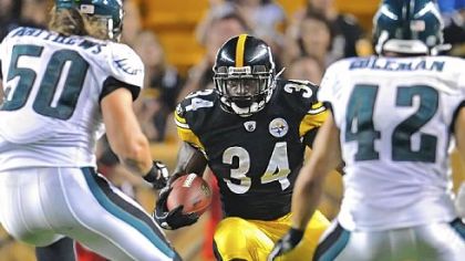 Rashard Mendenhall eyes two Eagles defenders.