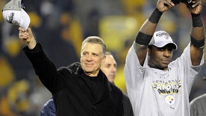 Steelers running back Rashard Mendenhall, right, holds the Lamar Hunt Trophy while standing next to team president Art Rooney II after the Steeers beat the Jets.