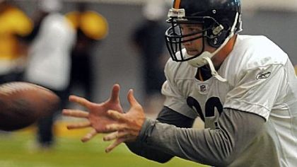 Heath Miller catches a pass in drills at Steelers practice Thursday morning on the South Side.
