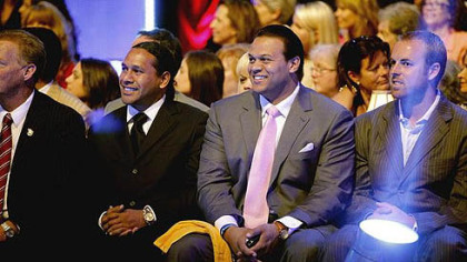 Troy Polamalu, left, has a front row seat.