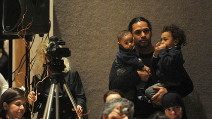 Troy Polamalu holds his sons Paisios and Ephraim