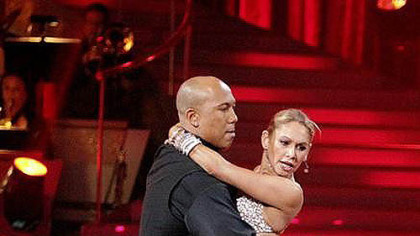 Are these football moves? Hines Ward and Kym Johnson on the dance floor.