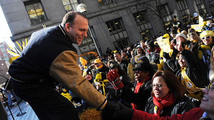 Allegheny County Executive Dan Onorato greets Steelers fans.
