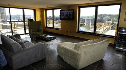 The first-floor living room with views of the North Shore.