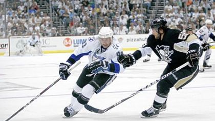 Steven Stamkos, left, controls the puck against Kris Letang in Game 2 of the Penguins-Lightning quarterfinal series. Stamkos has just two shots in his first NHL playoff series.
