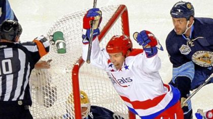 The Capitals' Mike Knuble celebrates a goal against the Penguins' Marc-Andre Fleury in the second period at the Winter Classic at Heinz Field last night.