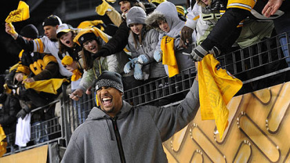 LaMarr Woodley greets fans at a rally at Heinz Field on Friday before leaving for the Super Bowl.