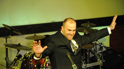 Steelers defensive end Brett Keisel shaved his beard for charity at Diesel on the South Side Thursday.