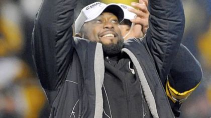 Steelers coach Mike Tomlin hoists the Lamar Hunt Trophy after defeating the Jets in the AFC championship game Sunday at Heinz Field.