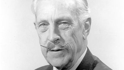 Al Bennett Sr. was an airplane salesman and encouraged his children and grandchildren to learn to fly at young ages, promoted their feats and had them entered into the Guinness Book of World Records.