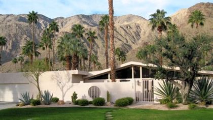 An example of mid-century modern architecture in a Palm Springs home.