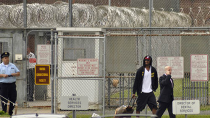 In 2009, former Steelers and New York Giants receiver Plaxico Burress was preparing for a 20-month stay in the Oneida Correctional Facility in Rome, N.Y., as part of a two-year sentence on a weapons charge. Burress will leave prison today.