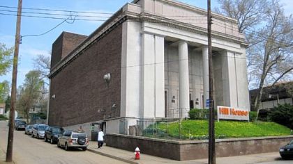 Before undergoing renovation, the Irene Kaufmann Auditorium's steps did not extend down to Centre Avenue.