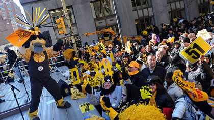 Steely McBeam cheers on the partisan crowd at the "Shred the Packers Rally."