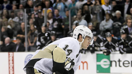 Chris Kunitz puts in the game-winning goal during the overtime shootout.