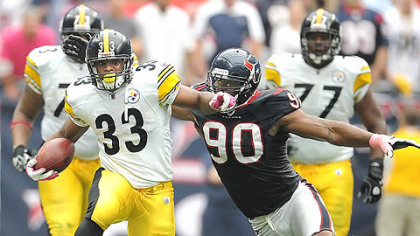 Steelers running back Isaac Redman picks up first down against the Texans.