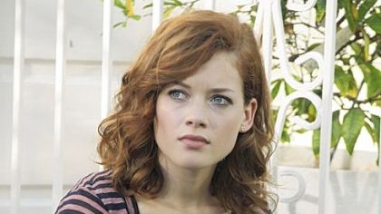 Jane Levy as Tessa brings funny spoofs of suburbia to "Suburgatory."
Art Streiber/CBS