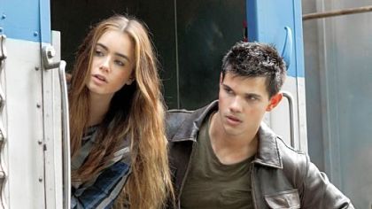 Lily Collins and Taylor Lautner in "Abduction."