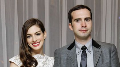 Anne Hathaway Engaged on Anne Hathaway And Adam Shulman Are Engaged