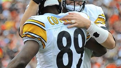 Ben Roethlisberger congratulates Jerricho Cotchery on his touchdown reception in the first quarter against the Bengals.