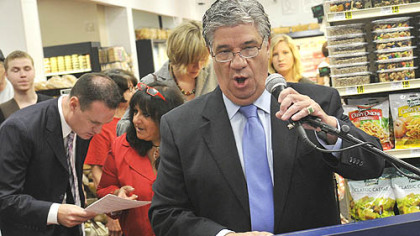 State Sen. Wayne Fontana tells those at the opening of the new IGA in Beechview that both he and his mother intend shop there.