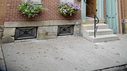 Exterior of 610 Lockhart St.