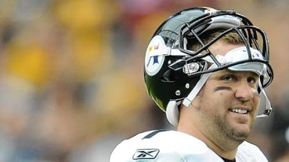 Ben Roethlisberger is all smiles after throwing touchdown pass to Mike Wallace in the first half Sunday against the Cardinals.