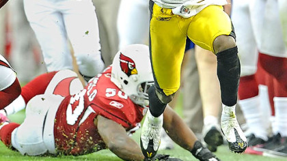 Steelers Antonio Brown picks up yardage against the Cardinals.