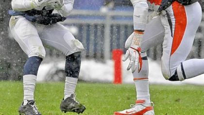 Penn State receiver Devon Smith, left, makes a catch as Illinois' Justin Staples closes in.