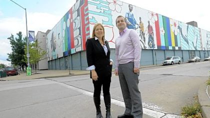 Sprout Fund founders Cathy Lewis Long and Matt Hannigan on Thursday with the East Liberty mural "Lend Me Your Ears," the 2004 piece by Jordan Monahan.