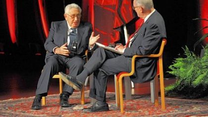 Henry A. Kissinger speaks with Dick Thornburgh, former Pennsylvania governor and U.S. attorney general.