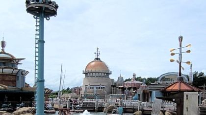 Aquatopia is one of the rides in the Port Discovery section of Tokyo DisneySea.