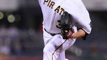 Pirates starter Brad Lincoln delivers against the Astros.