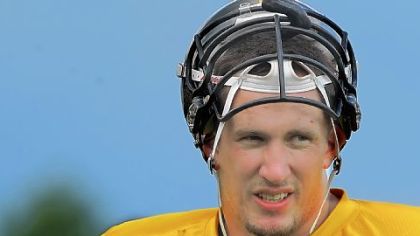 Pittsburgh Steelers defensive end Aaron Smith takes a break between workouts during training camp at St Vincent College, Latrobe, PA.