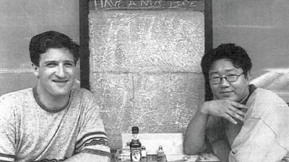 Tom Baron and Juno Yoon at a sidewalk table of their Caribbean-style restaurant, Kaya, in 1995.